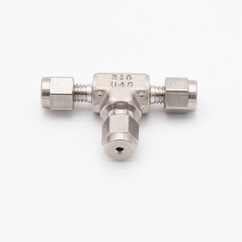 Tee (1/16 Inch O.D. Tubing x 1/4 Inch Male NPT)